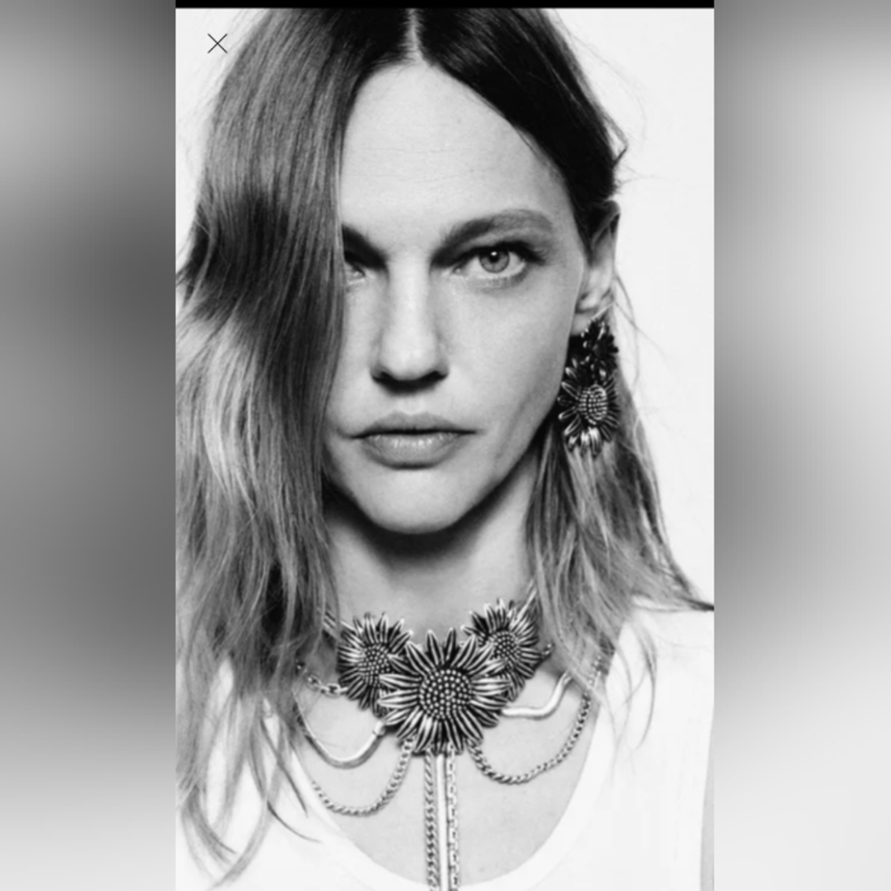 Zara Double Flower Earrings - Picture 2 of 4